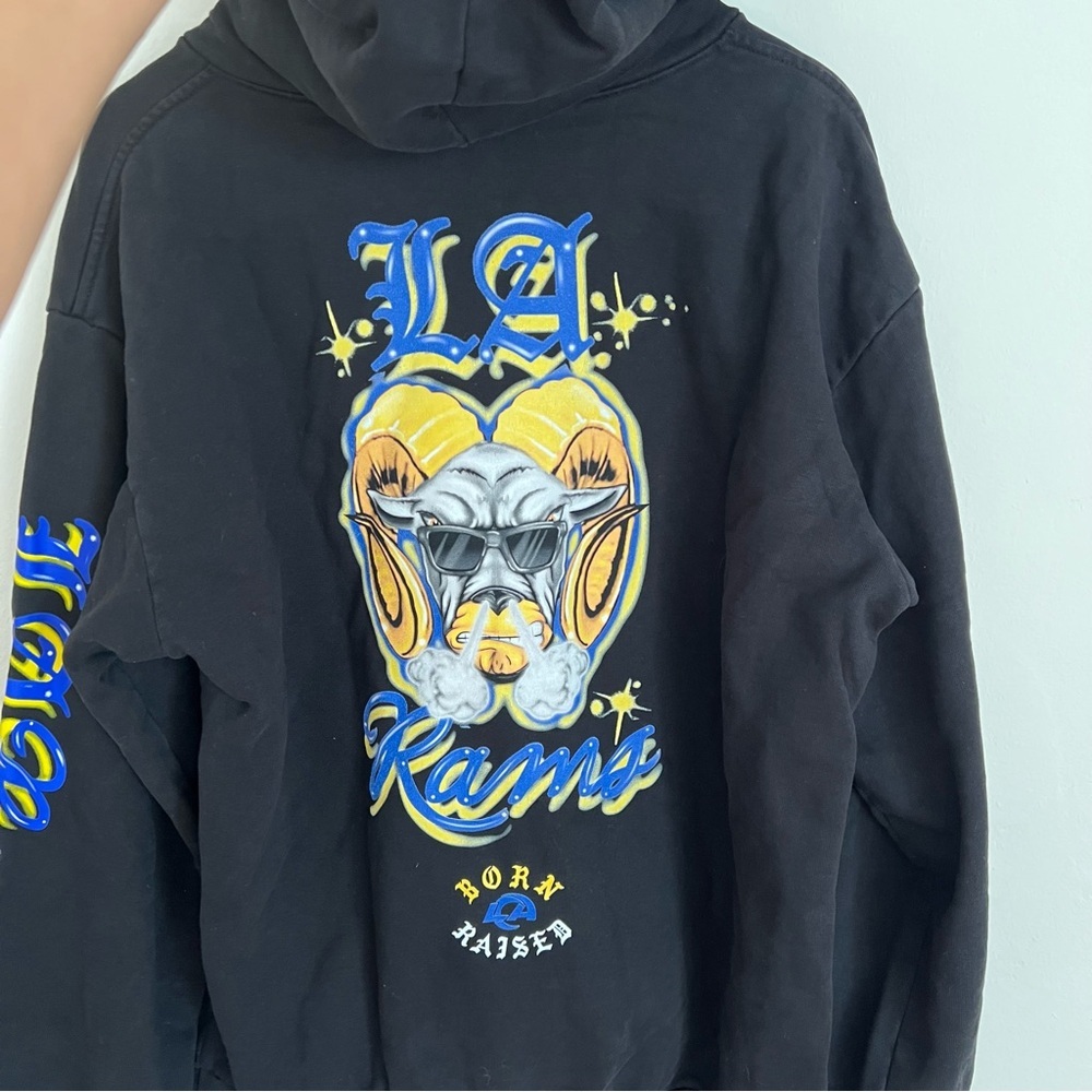 LA Rams Born x Raised Black Airbrushed Rampage Pullover Hoodie - Picture 9 of 9